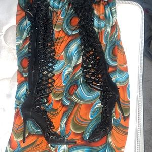 Black lace stiletto heels 👠